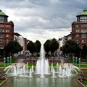 1a 3 Comfortable Room, Private Calm Apartment, Next To Center, Inclusive Private Car Park, Full Equipped Kitchen, 100mbps Wifi, One Minute To Tram Station, Smart Tv, Etc! Whatsapp Support, No Additional Costs! City Airport Mannheim